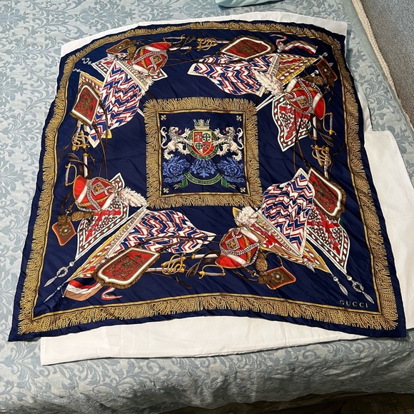 Gucci Royal Scarf - Picture 1 of 7
